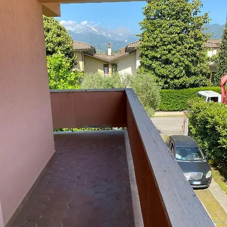 Villa Con Ampio Giardino A *